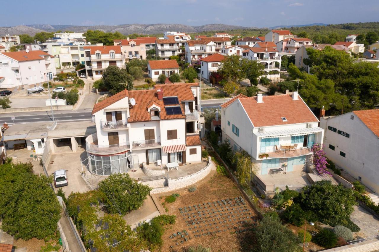 Apartments By The Sea Brodarica, Sibenik - 13615 Kültér fotó