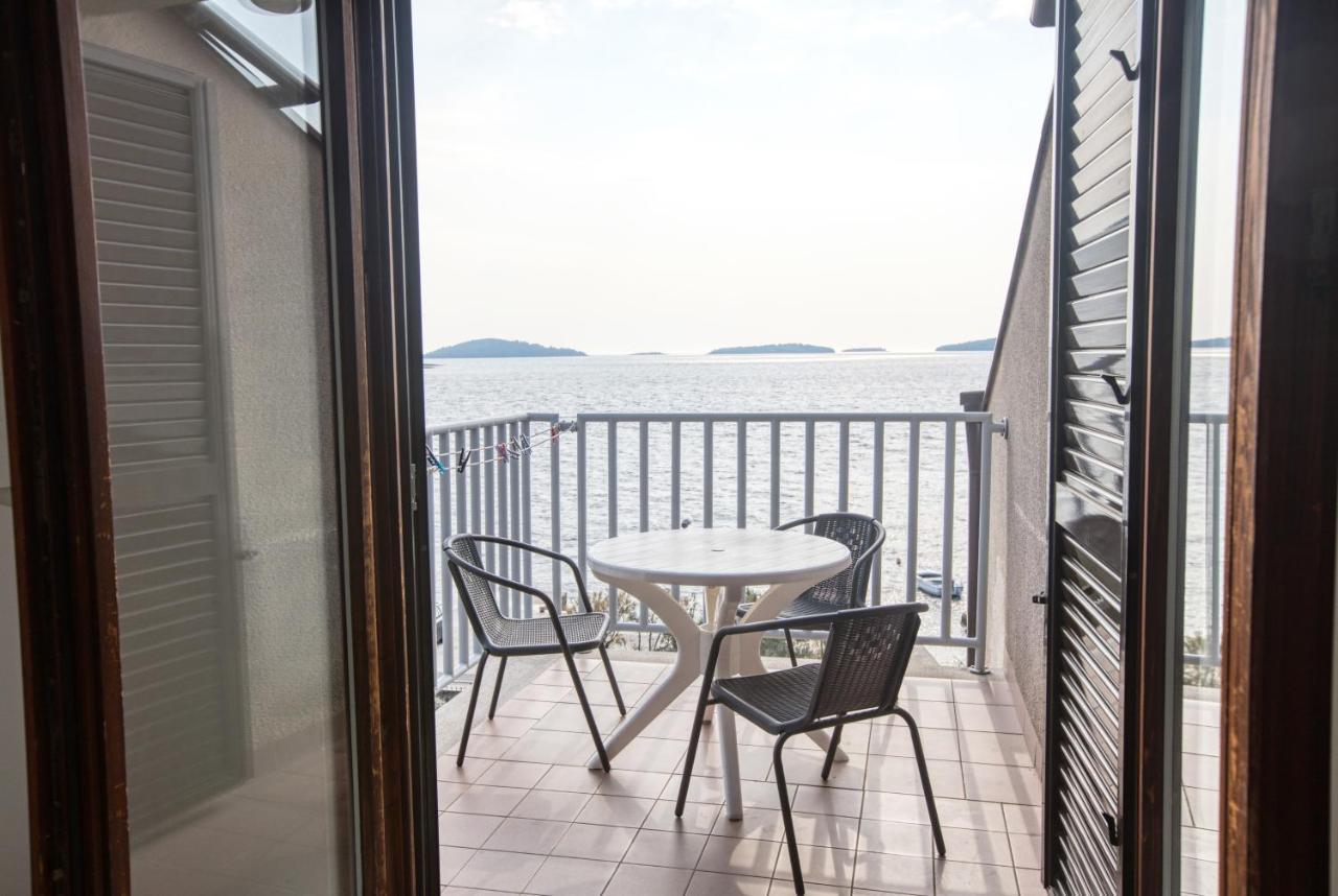 Apartments By The Sea Brodarica, Sibenik - 13615 Kültér fotó