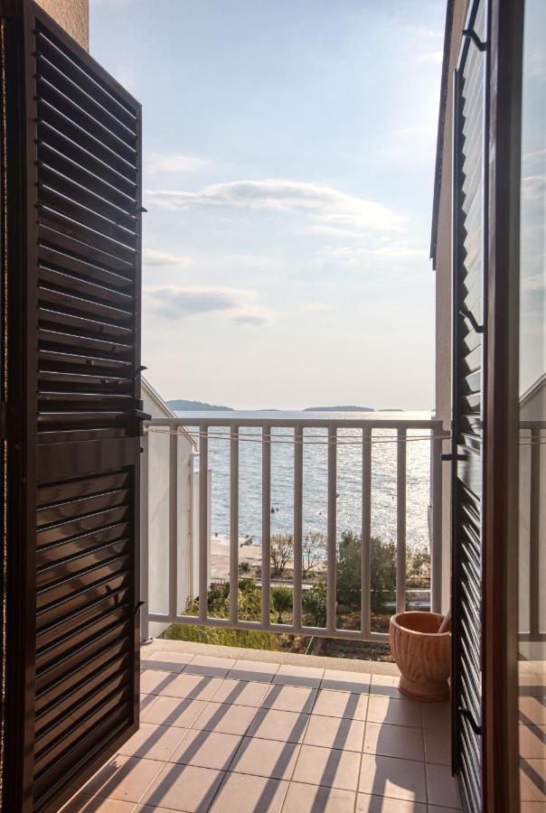 Apartments By The Sea Brodarica, Sibenik - 13615 Kültér fotó